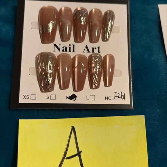 PRESS-ON NAILS - Picture 2 of 8